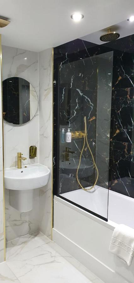 Vkm Apartments Glasgow Bagian luar foto