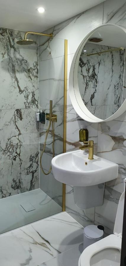Vkm Apartments Glasgow Bagian luar foto